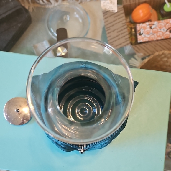 Eva Solo Fridge Glass Carafe with Teal Neoprene Sleeve - Picture 6 of 10